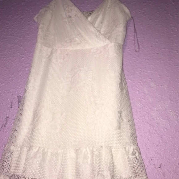Woman’s large white lace sundress - Picture 1 of 4